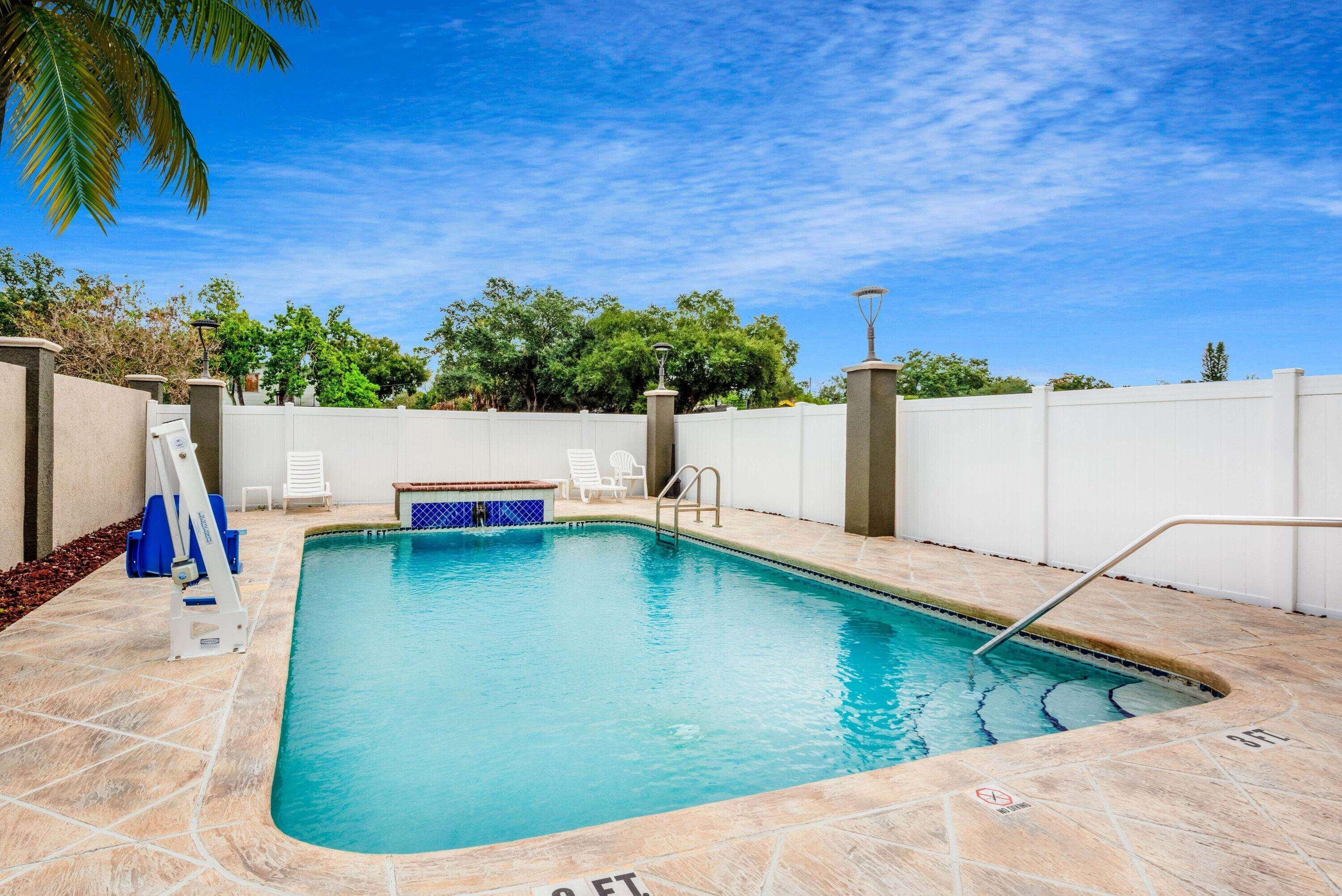 La Quinta By Wyndham St. Petersburg Northeast *Newly Renovated Exterior foto