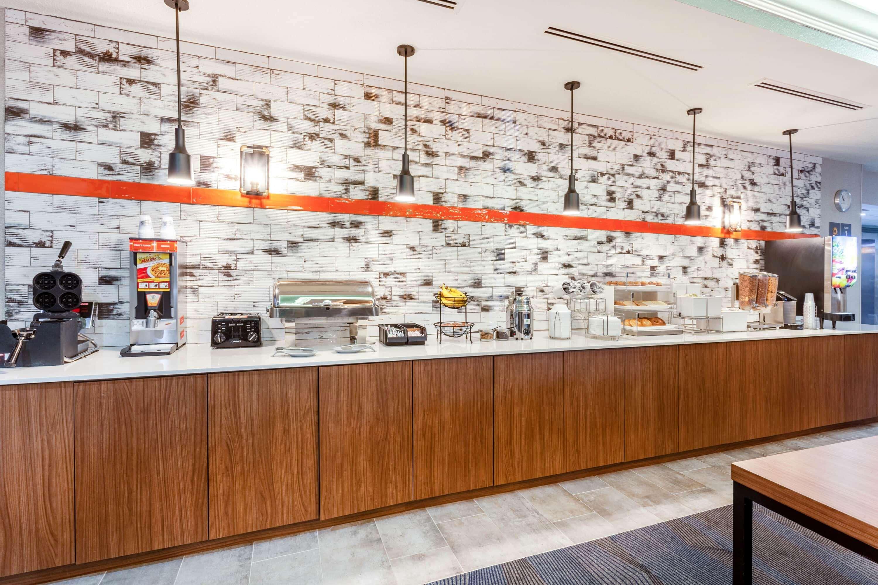 La Quinta By Wyndham St. Petersburg Northeast *Newly Renovated Exterior foto