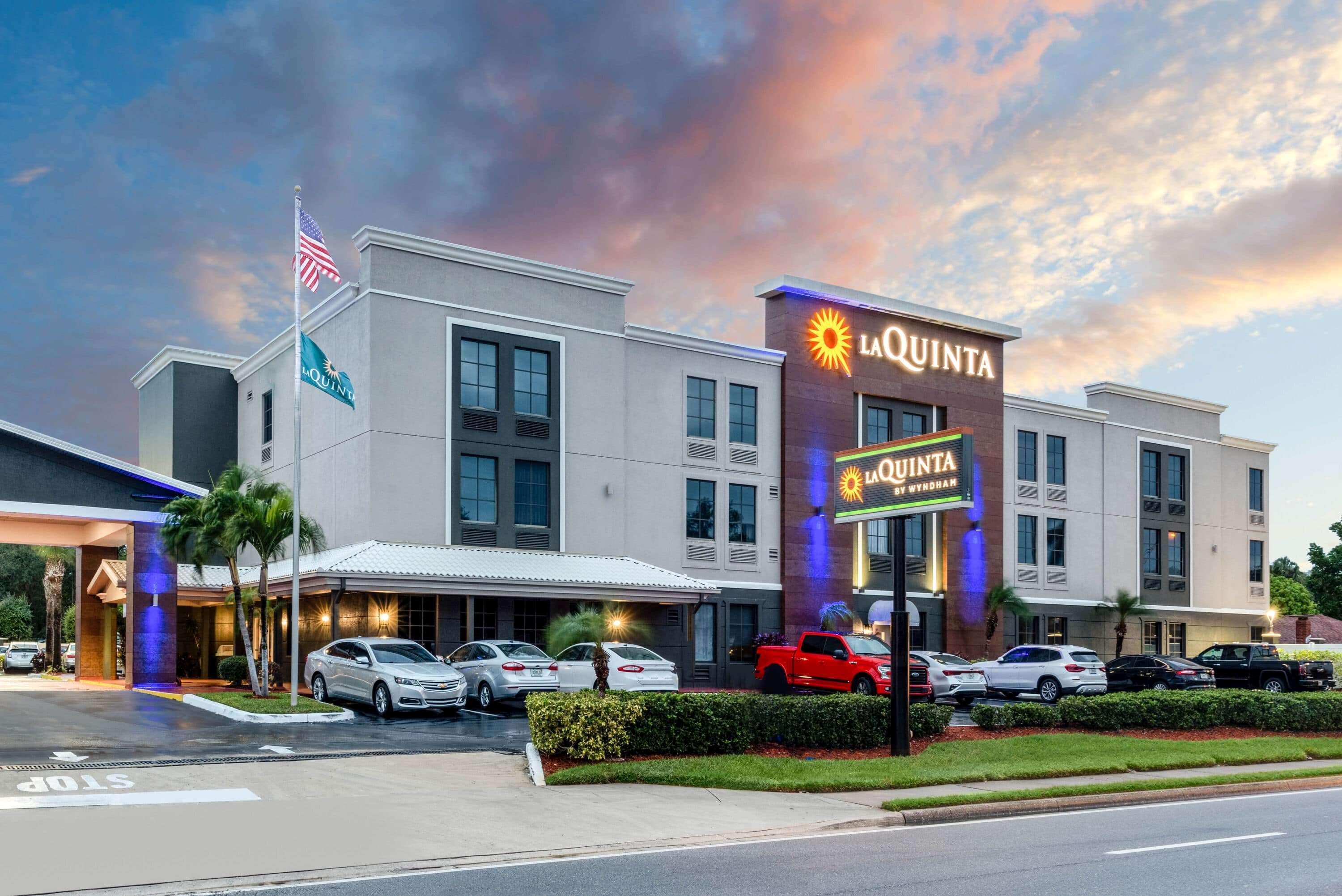 La Quinta By Wyndham St. Petersburg Northeast *Newly Renovated Exterior foto