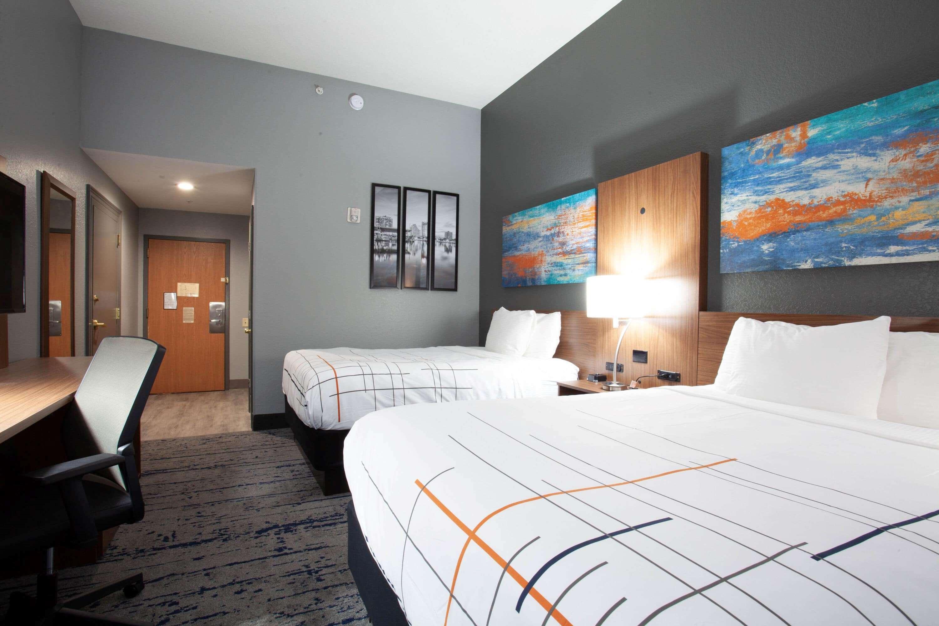 La Quinta By Wyndham St. Petersburg Northeast *Newly Renovated Exterior foto