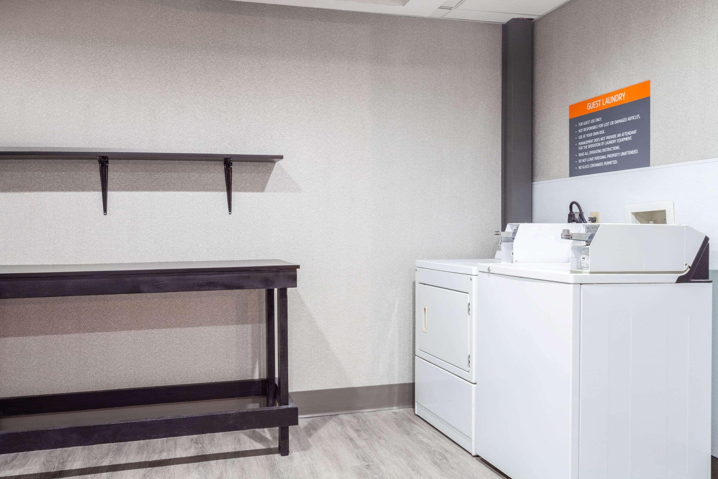 La Quinta By Wyndham St. Petersburg Northeast *Newly Renovated Exterior foto