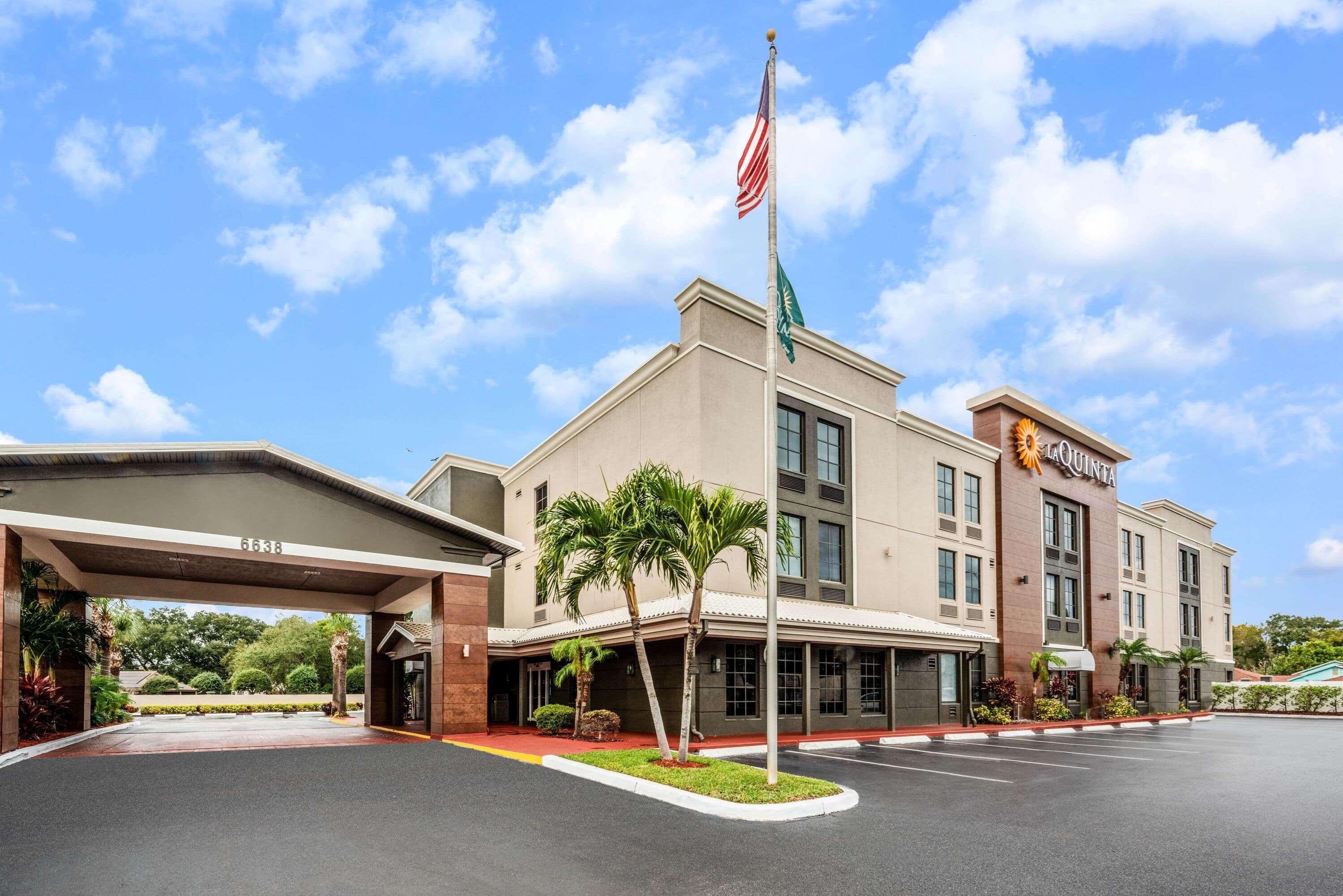 La Quinta By Wyndham St. Petersburg Northeast *Newly Renovated Exterior foto