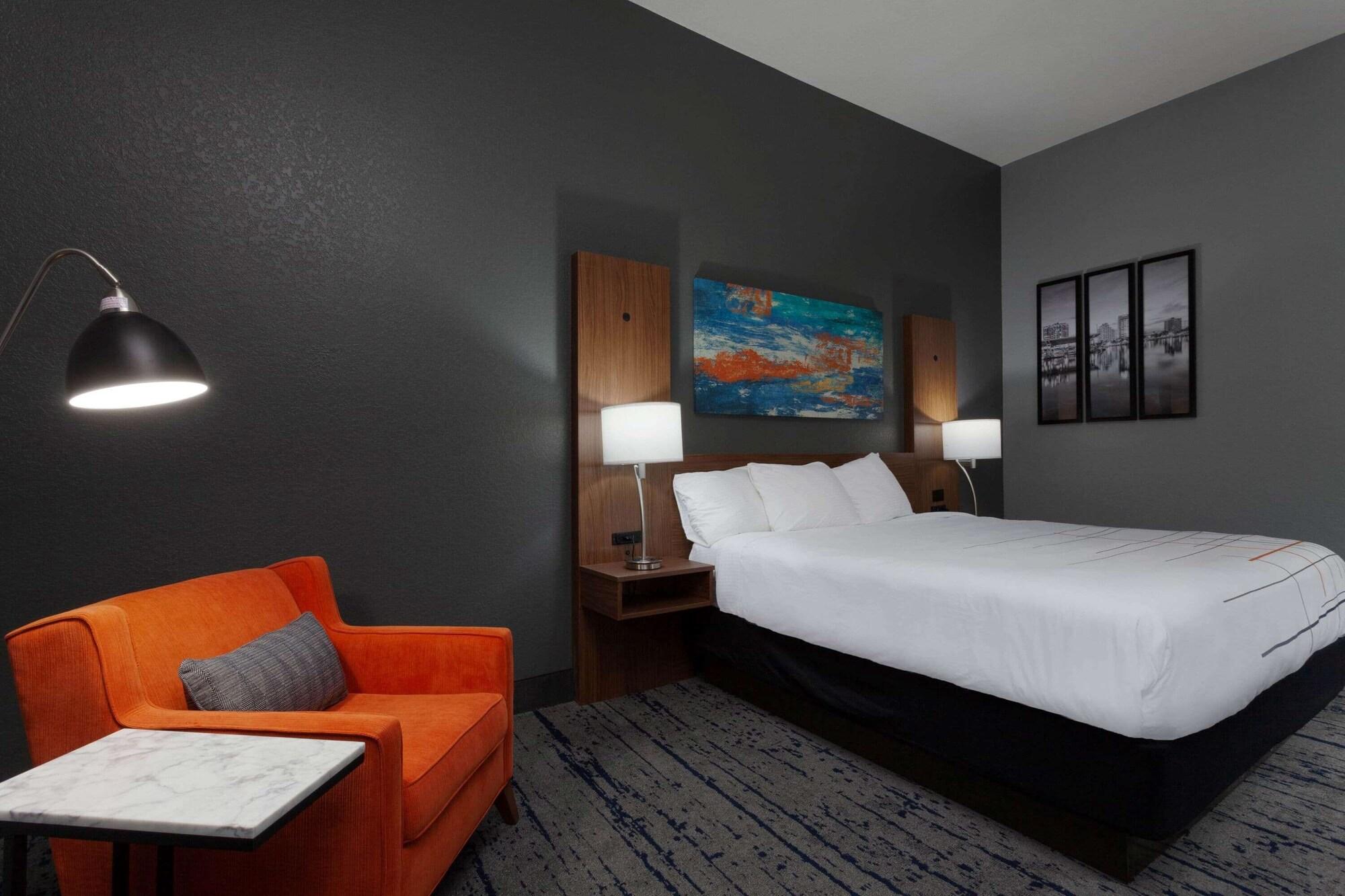 La Quinta By Wyndham St. Petersburg Northeast *Newly Renovated Exterior foto