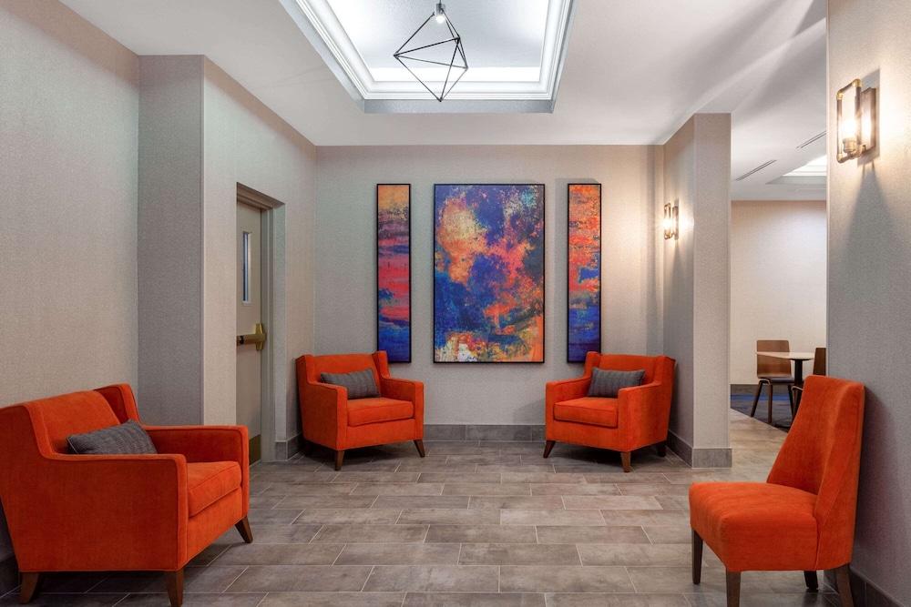 La Quinta By Wyndham St. Petersburg Northeast *Newly Renovated Exterior foto