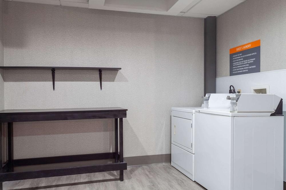 La Quinta By Wyndham St. Petersburg Northeast *Newly Renovated Exterior foto