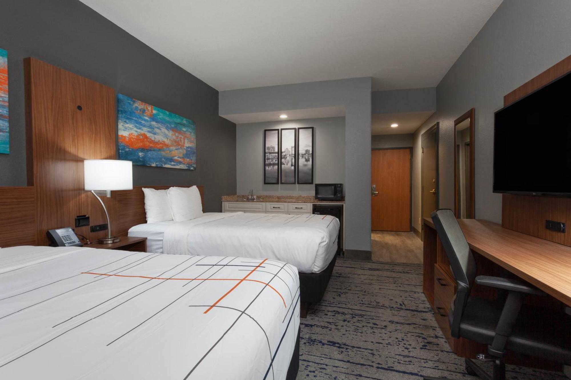 La Quinta By Wyndham St. Petersburg Northeast *Newly Renovated Exterior foto