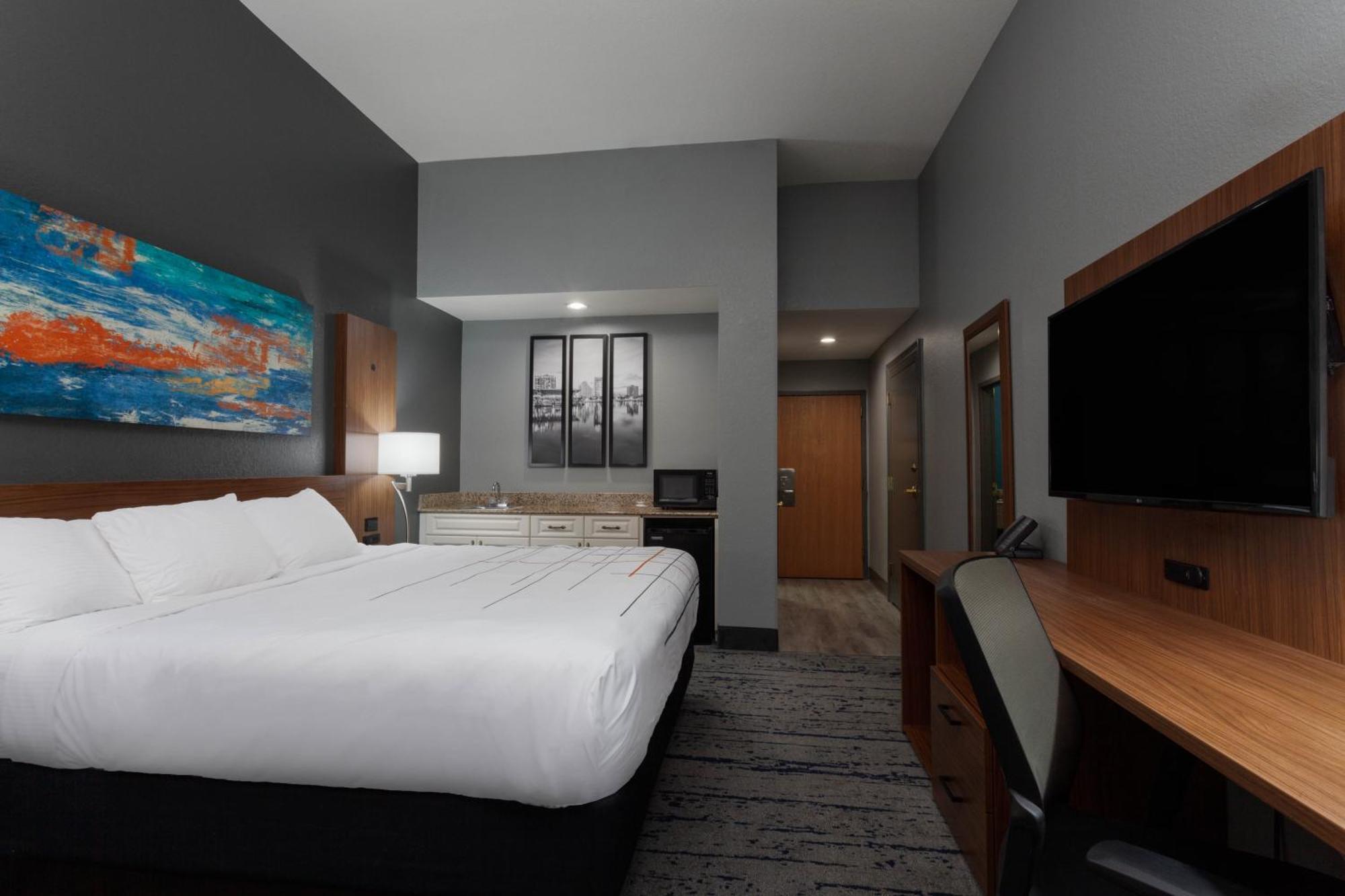 La Quinta By Wyndham St. Petersburg Northeast *Newly Renovated Exterior foto