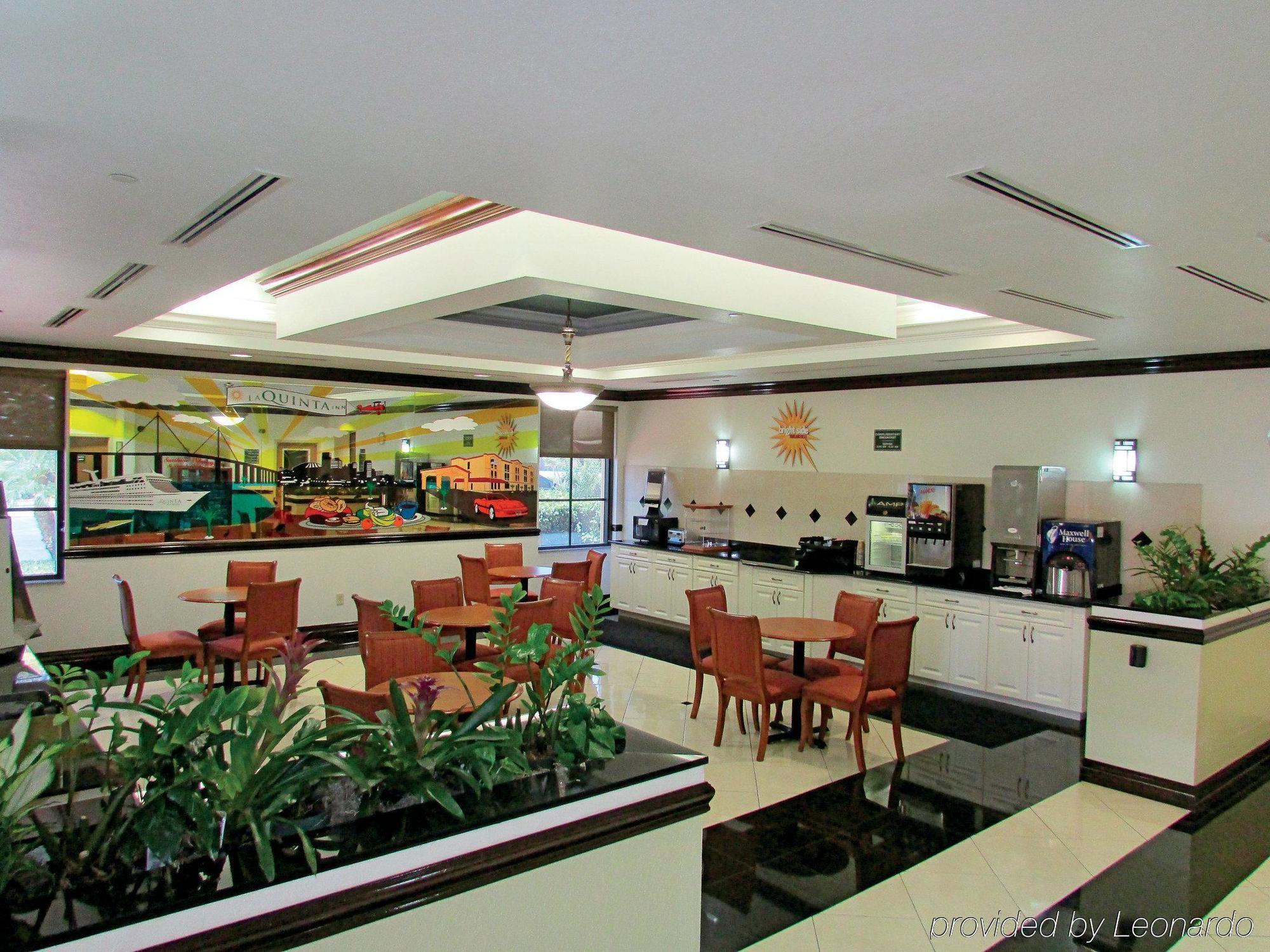 La Quinta By Wyndham St. Petersburg Northeast *Newly Renovated Exterior foto