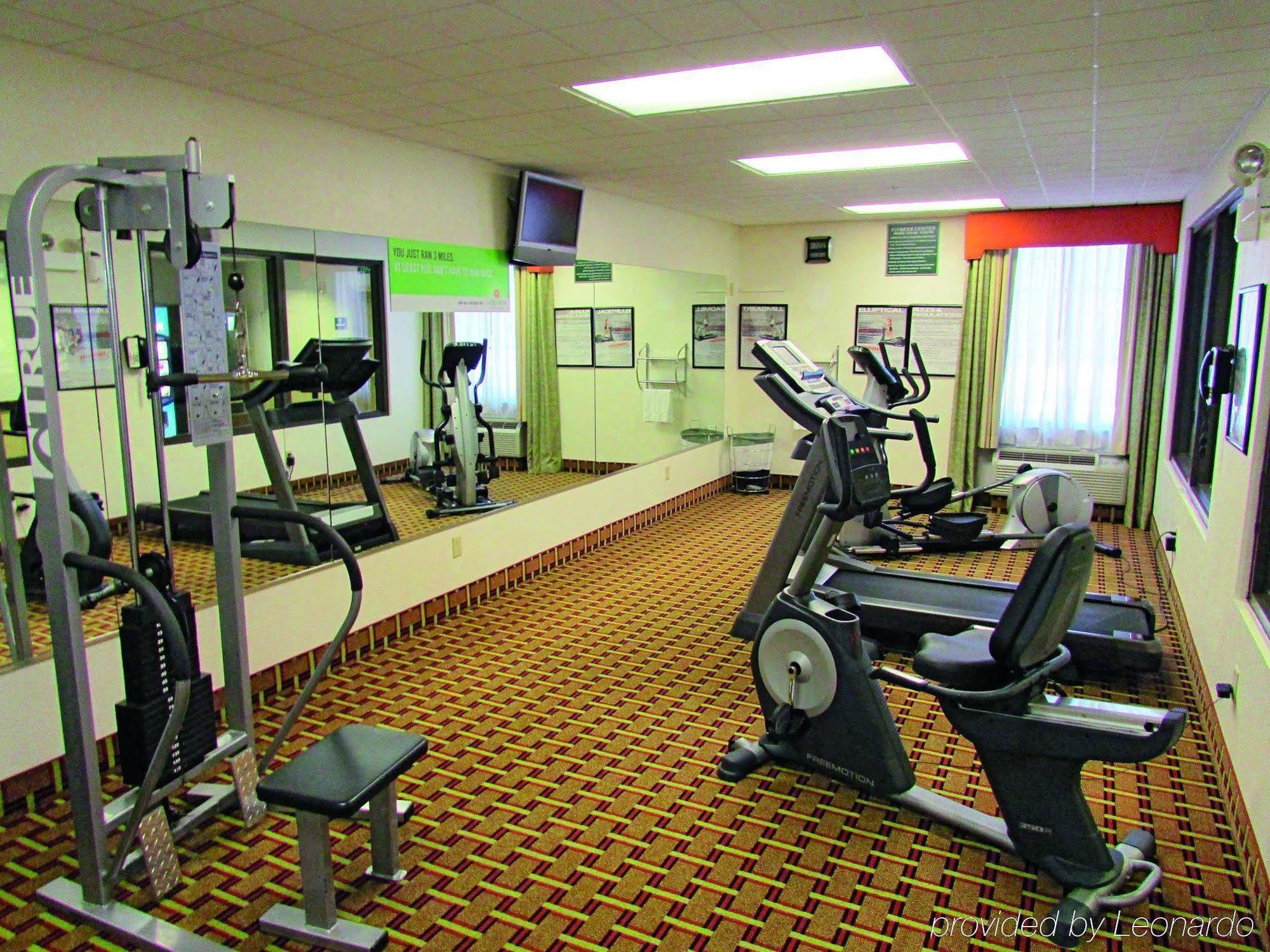 La Quinta By Wyndham St. Petersburg Northeast *Newly Renovated Exterior foto