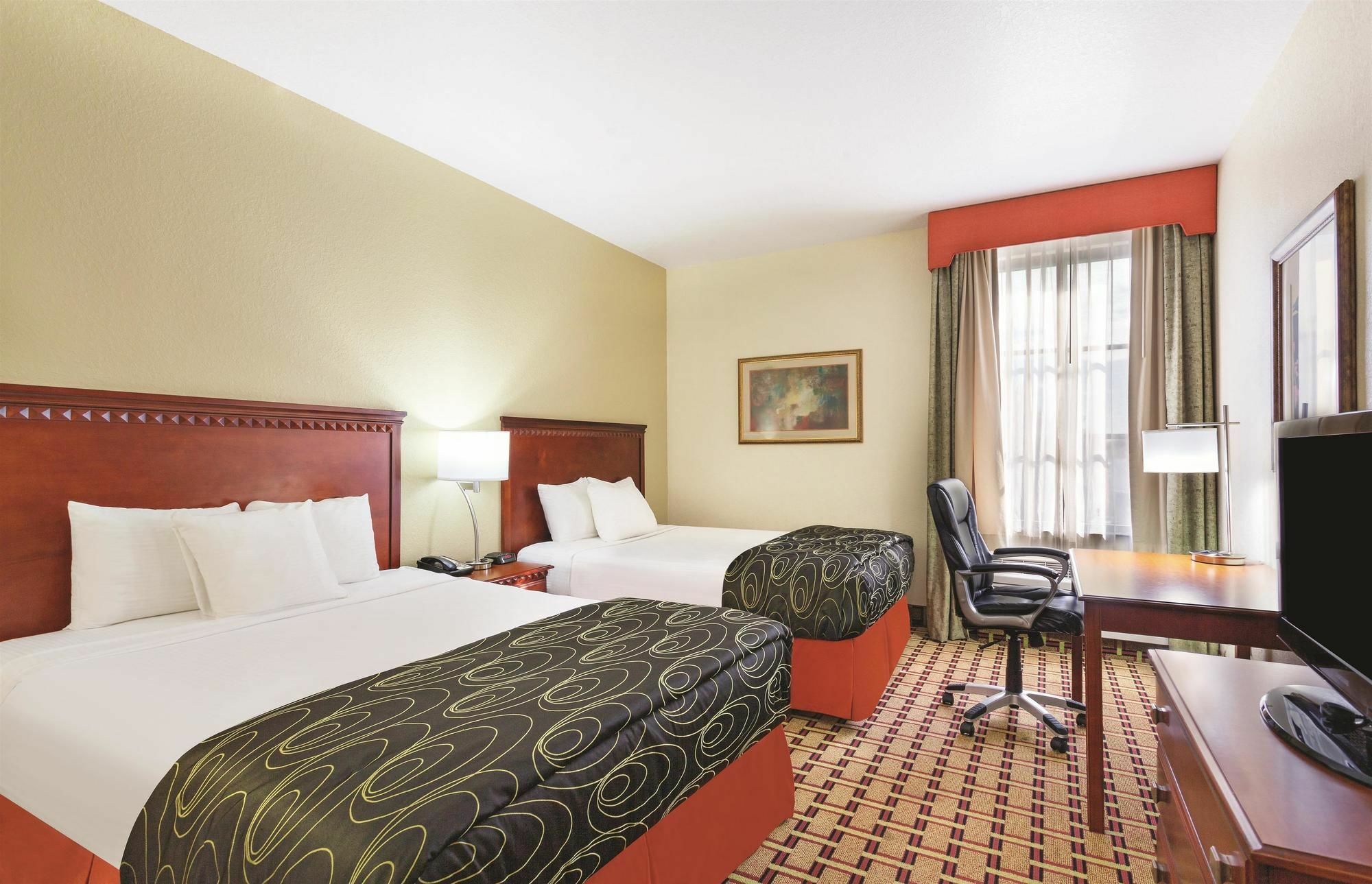 La Quinta By Wyndham St. Petersburg Northeast *Newly Renovated Exterior foto