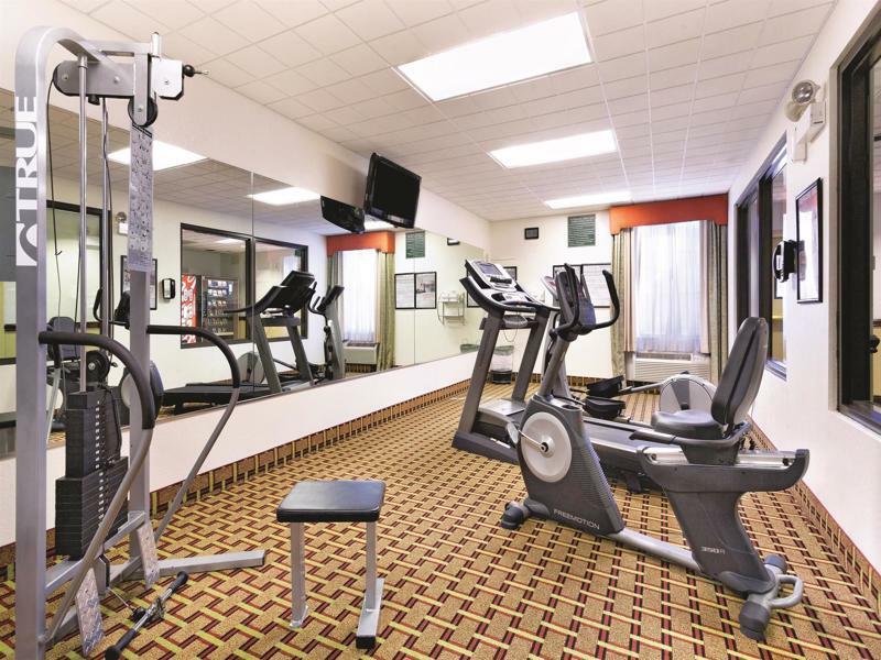 La Quinta By Wyndham St. Petersburg Northeast *Newly Renovated Exterior foto