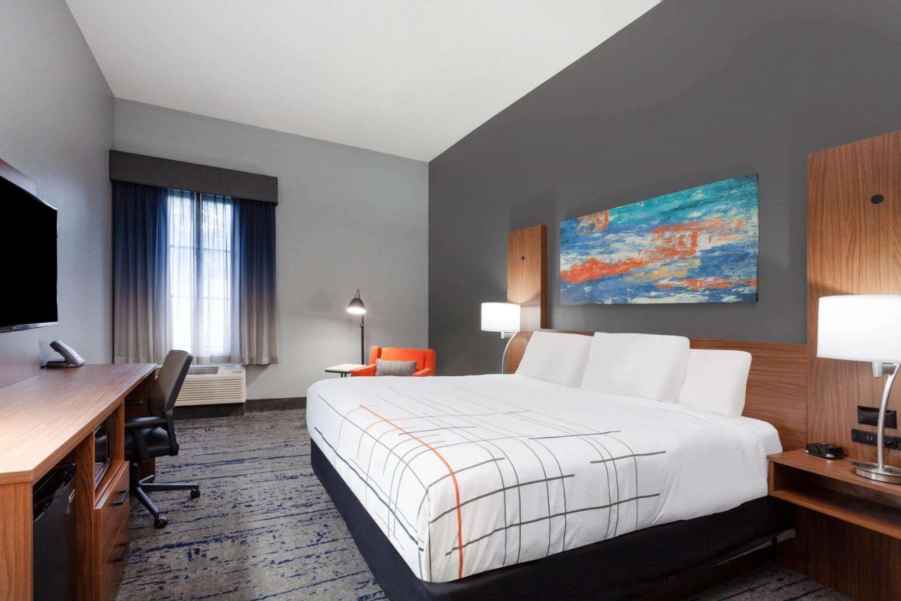 La Quinta By Wyndham St. Petersburg Northeast *Newly Renovated Exterior foto